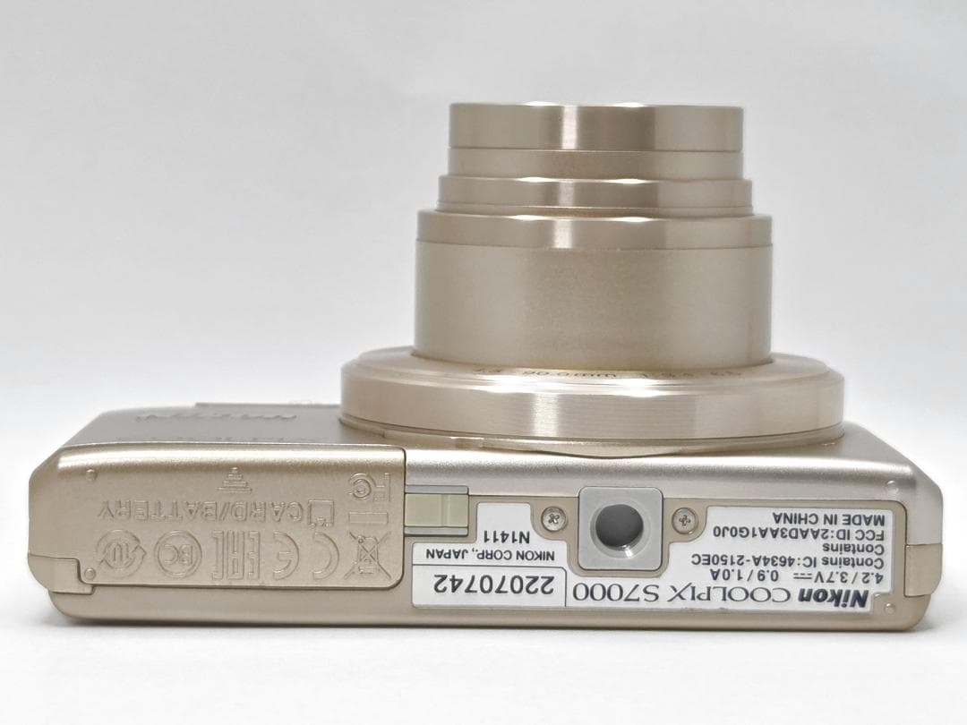 ニコン　Nikon COOLPIX S7000 ゴールド 《動作確認済み》