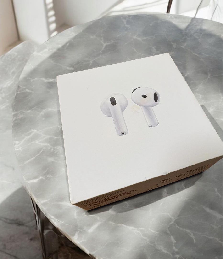 Apple AirPods 4 本体　元箱・ケース・説明書付き