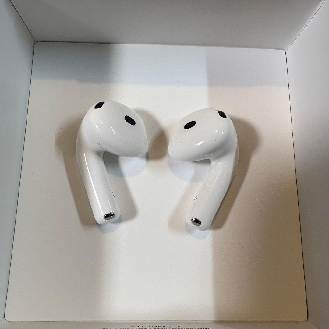 Apple AirPods 4 本体　元箱・ケース・説明書付き