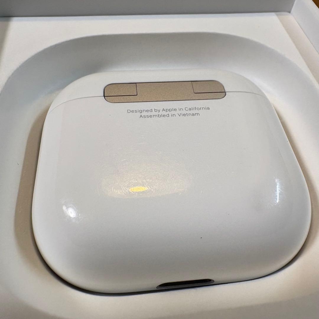 Apple AirPods 4 本体　元箱・ケース・説明書付き