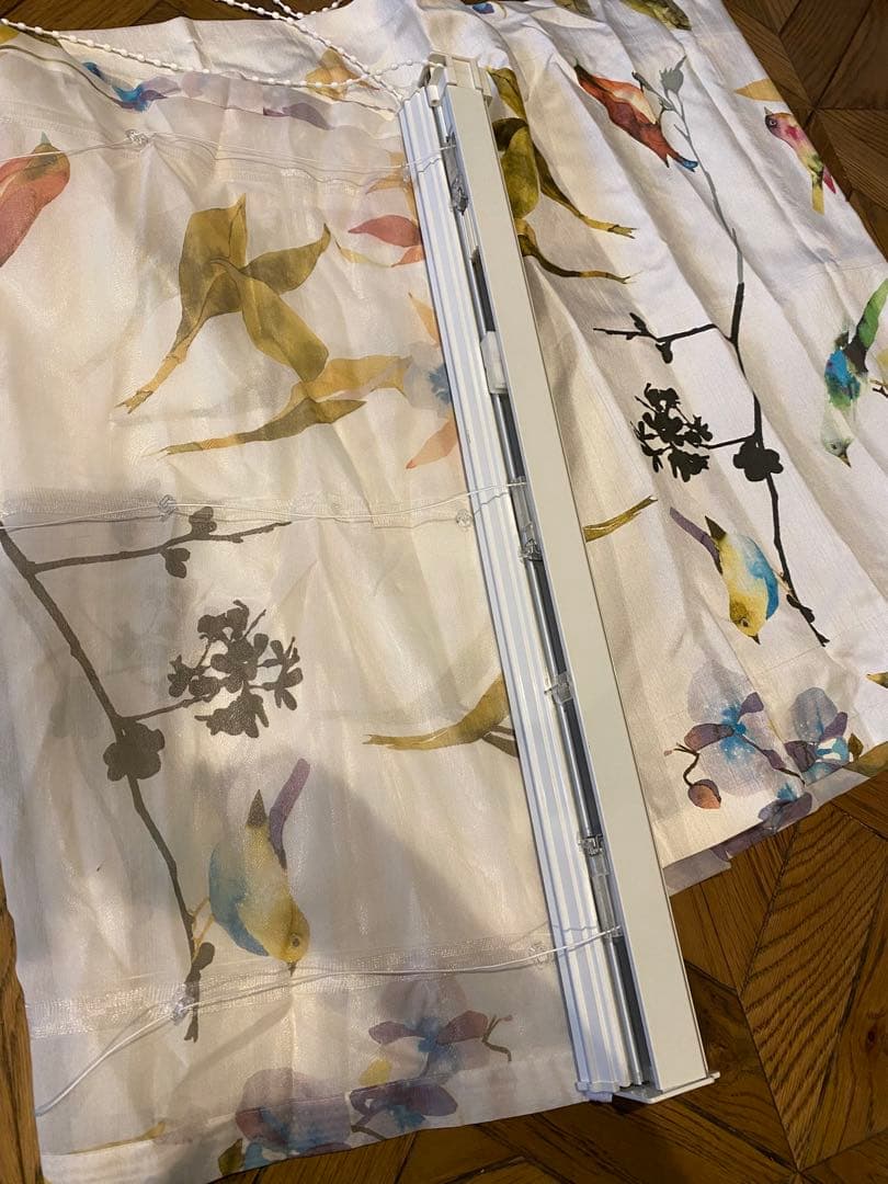 モーリスロールカーテン3セット、表示価額は、一つのみ