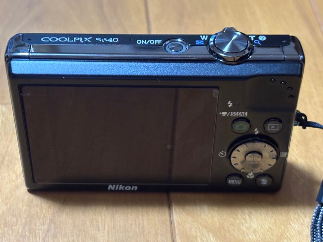 Nikon COOLPIX S640 本体と付属品