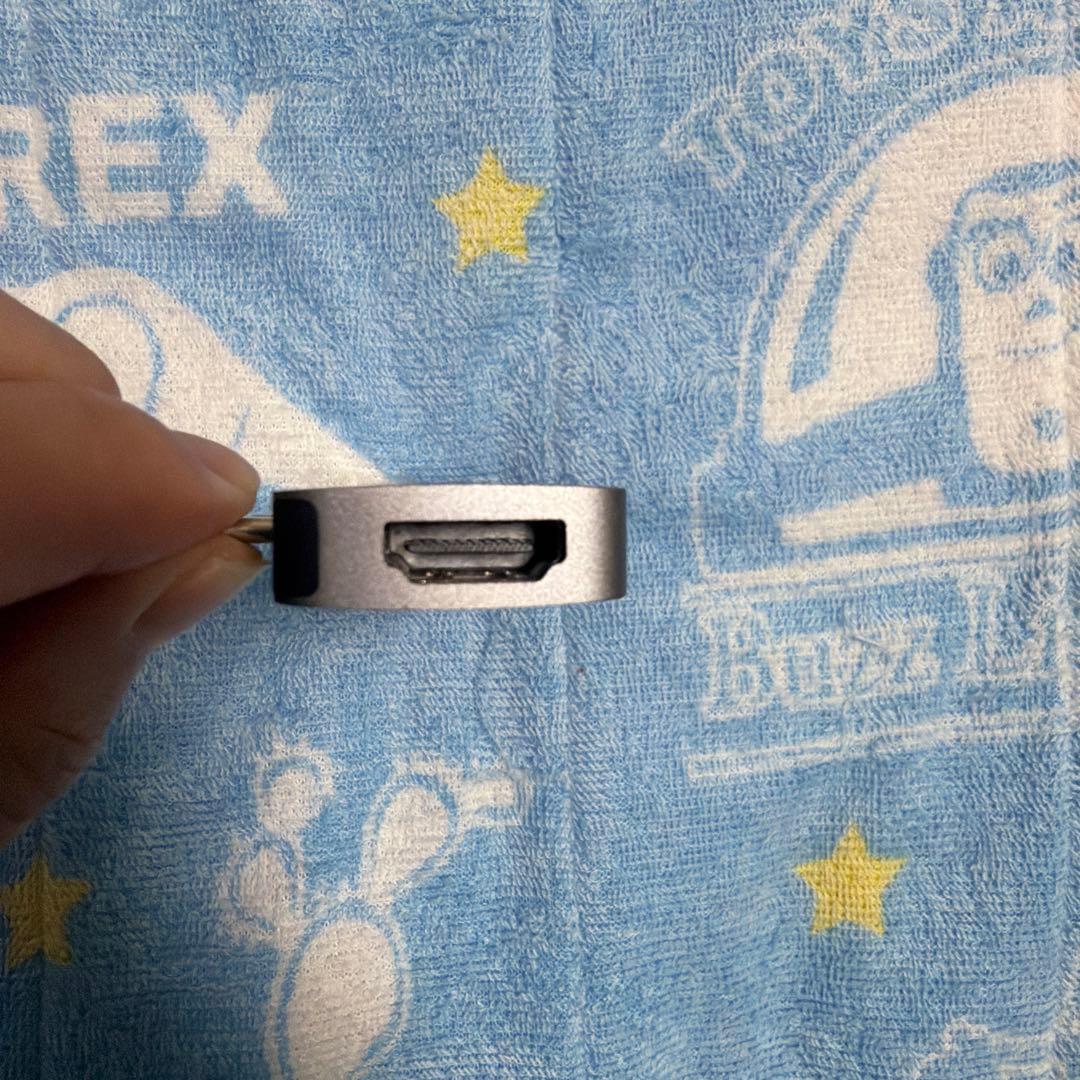 ゴールド 13インチ MacBook 本体　Ankerのハブ付き