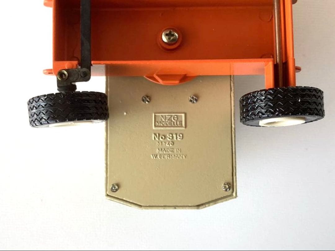 NZGミニカー　高所作業車JLG Model 60H 1/50