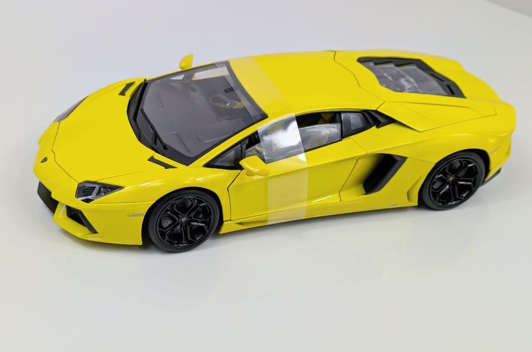 1/18 ミニカー ウイリー　ランボルギーニ　アヴェンタドール　 LP700-4