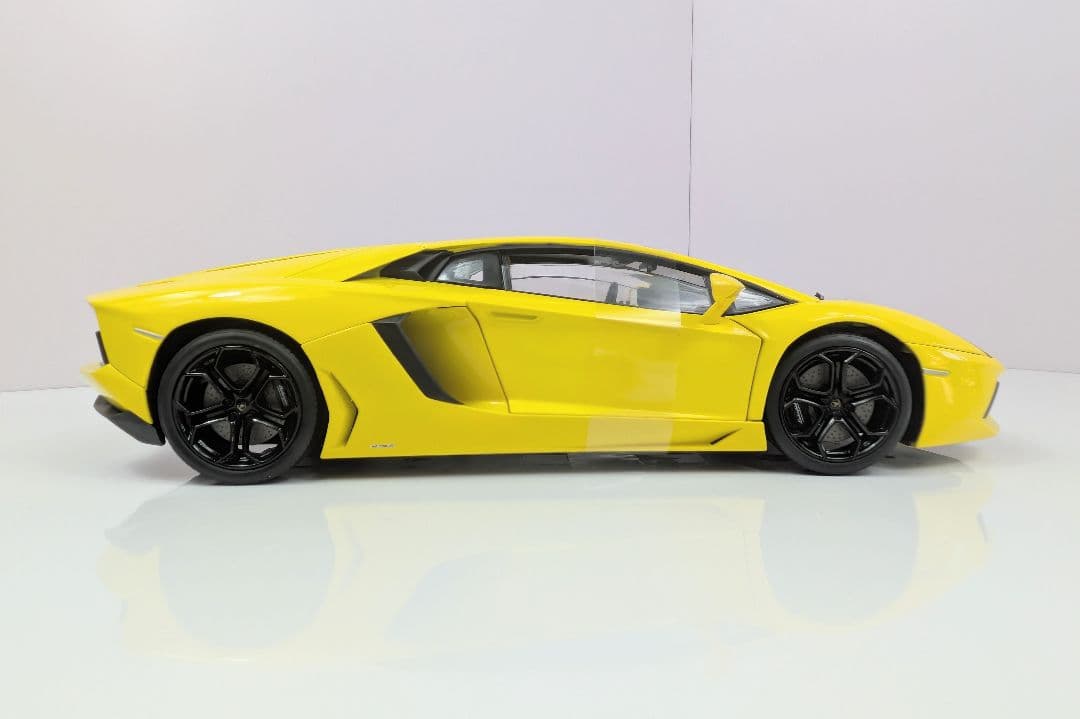 1/18 ミニカー ウイリー　ランボルギーニ　アヴェンタドール　 LP700-4