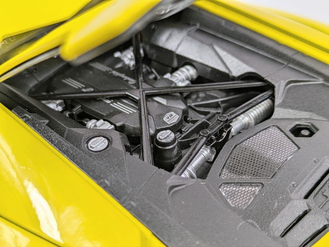 1/18 ミニカー ウイリー　ランボルギーニ　アヴェンタドール　 LP700-4