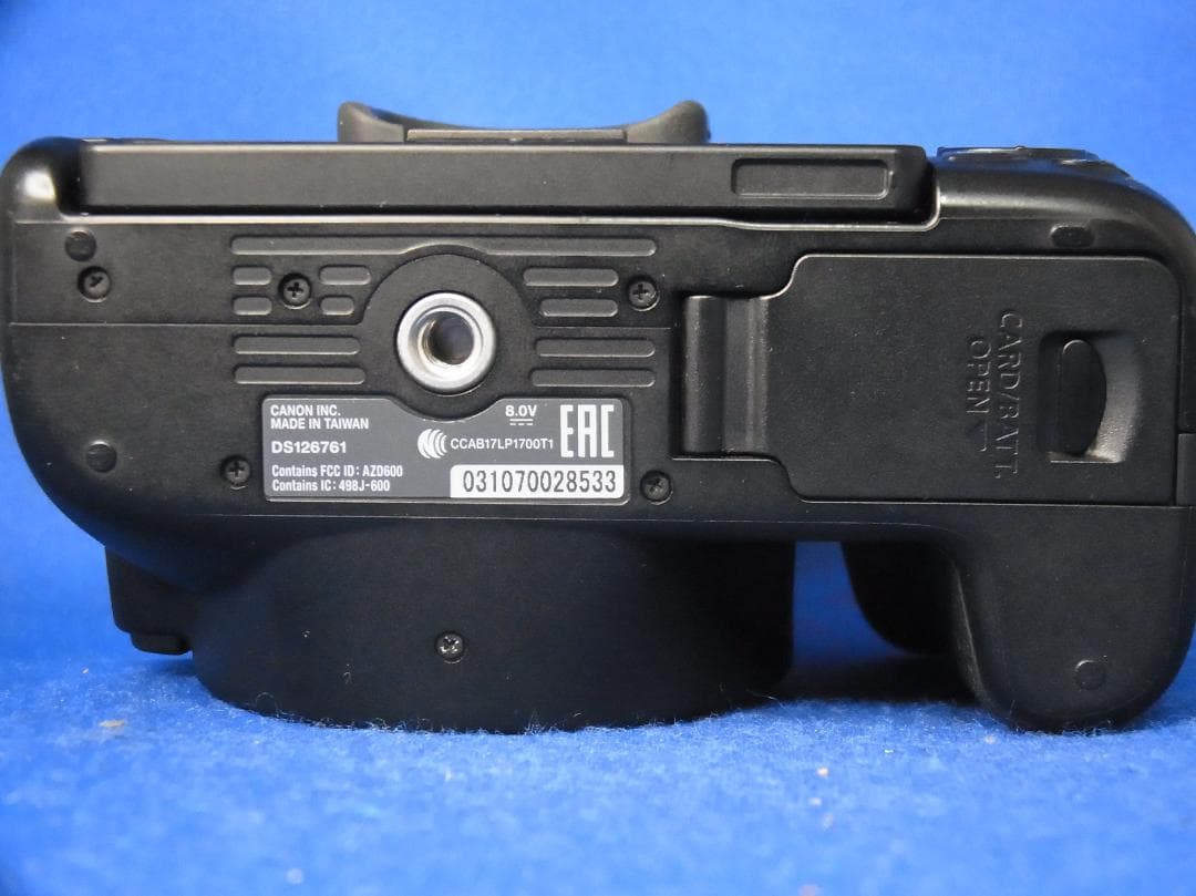 #3216 EOS Kiss X10 Canon ボディ