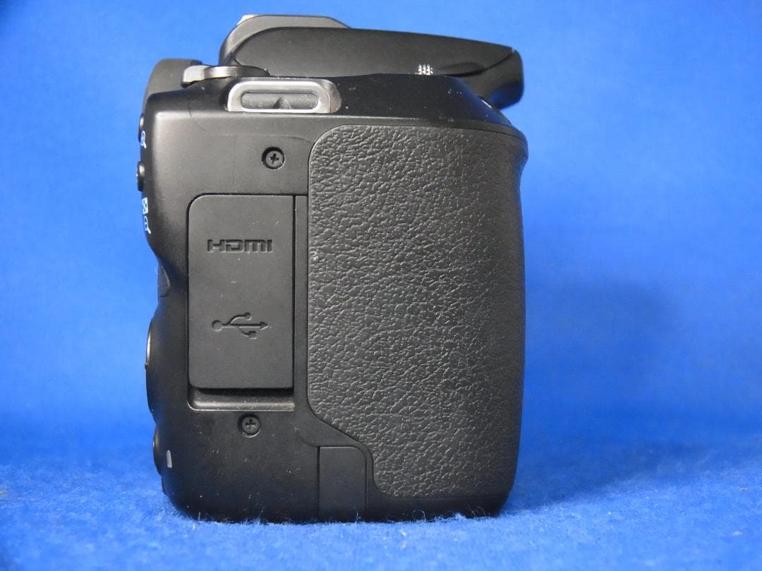 #3216 EOS Kiss X10 Canon ボディ