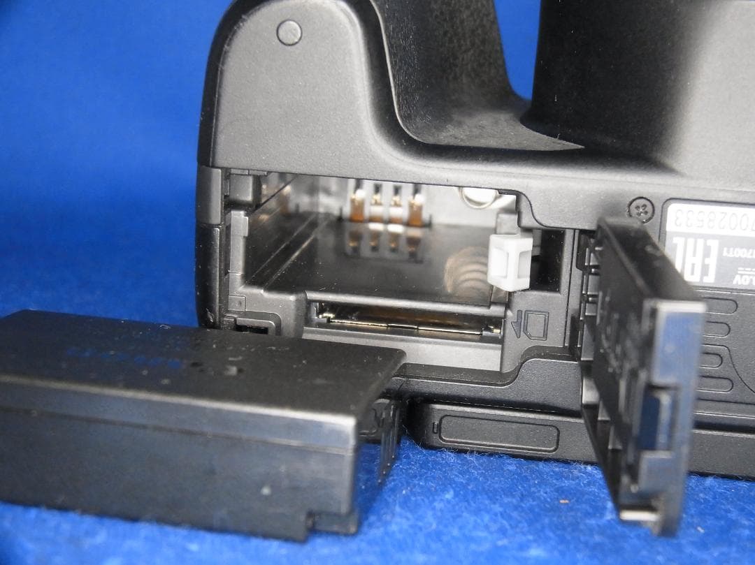 #3216 EOS Kiss X10 Canon ボディ