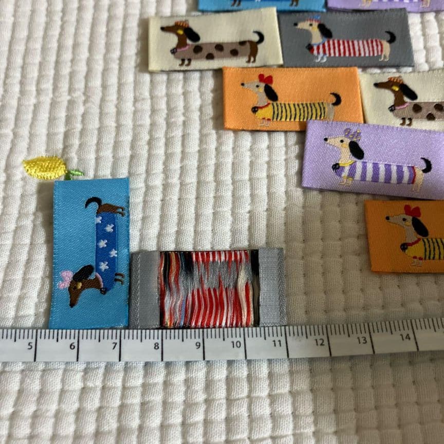 新品未使用　ダックスフント　布タグ　縫い付け　カラフル　10枚　ピスネーム