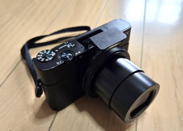 コンパクトデジタルカメラ SONY Cyber-shot RX100M4