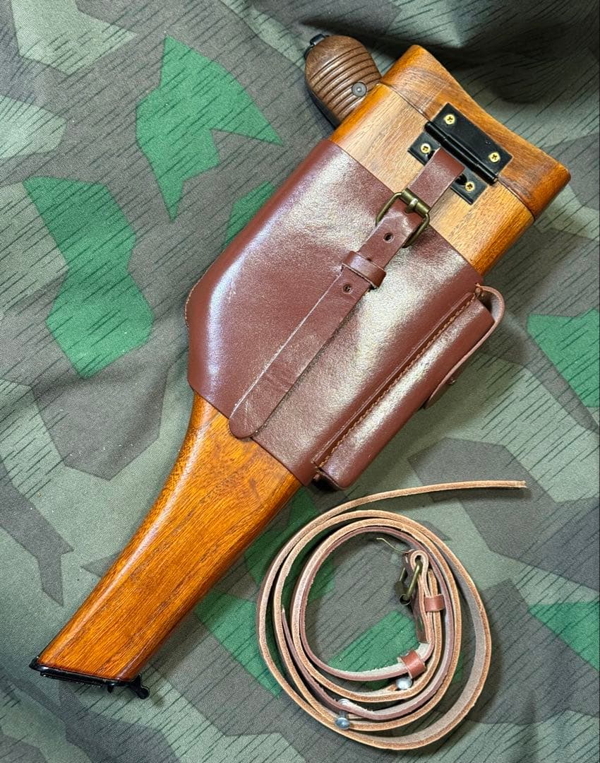 ❷ドイツ軍 モーゼルM712用木製ホルスター&ホルダーとスリング(レプリカ)