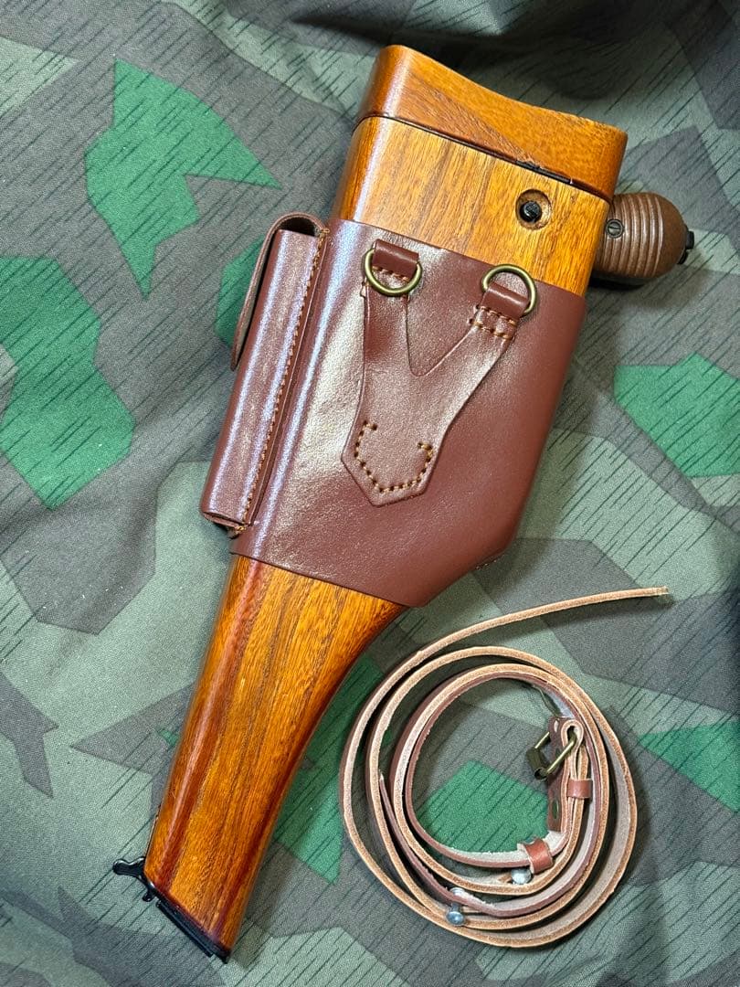 ❷ドイツ軍 モーゼルM712用木製ホルスター&ホルダーとスリング(レプリカ)