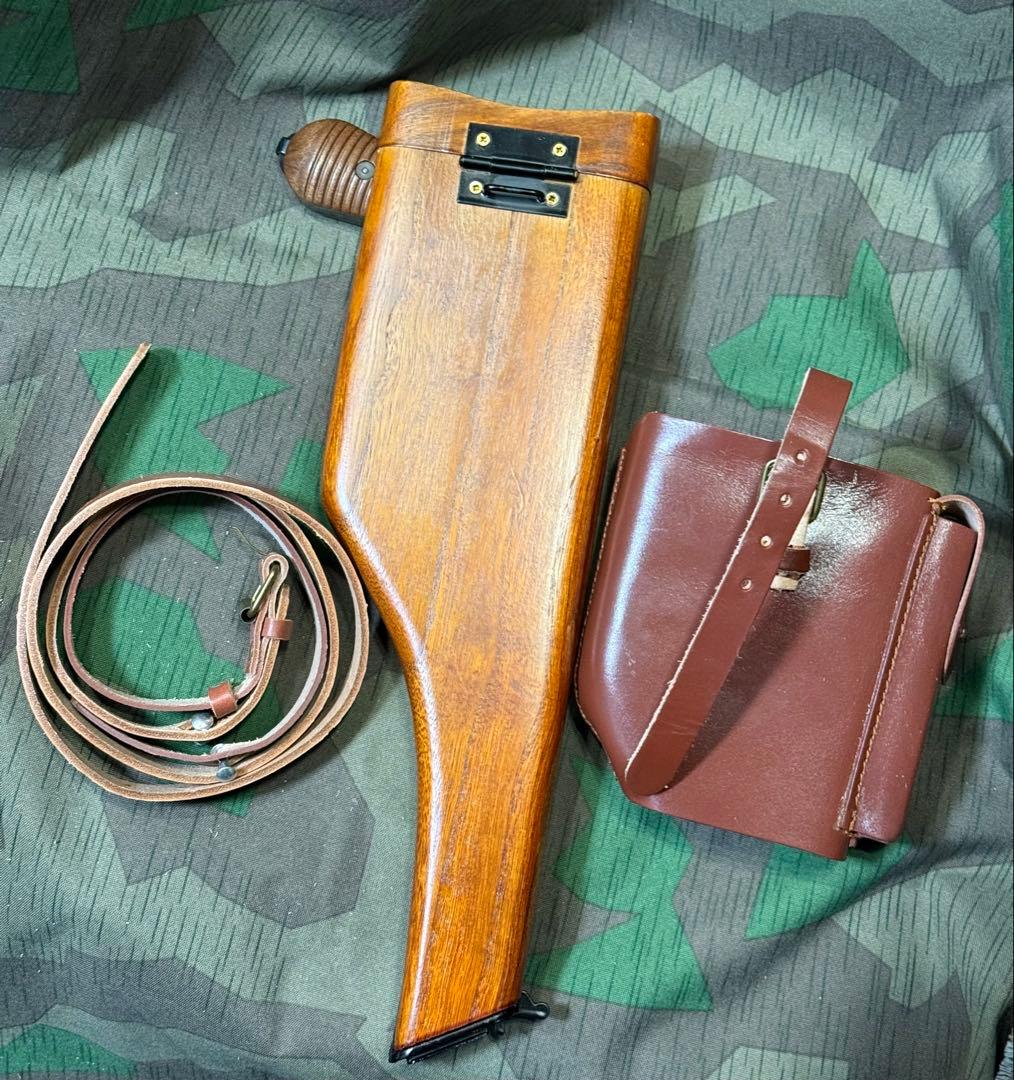 ❷ドイツ軍 モーゼルM712用木製ホルスター&ホルダーとスリング(レプリカ)