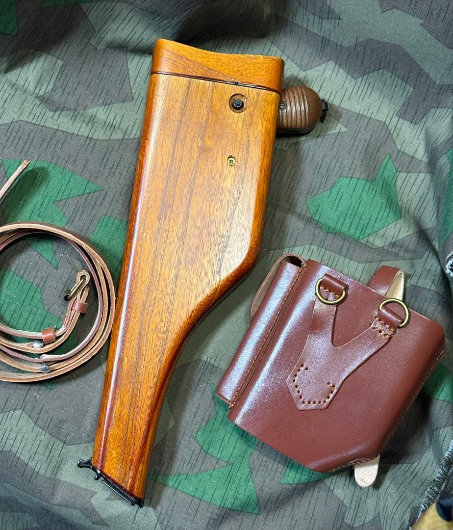 ❷ドイツ軍 モーゼルM712用木製ホルスター&ホルダーとスリング(レプリカ)