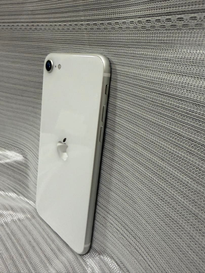 iPhone SE 128GB SIMフリー バッテリー74% 美品 動作良好