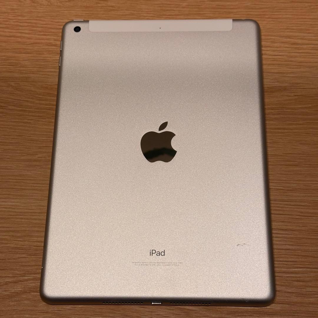 iPad 第5世代 32GB シルバー セルラーモデル 初期化済み　美品