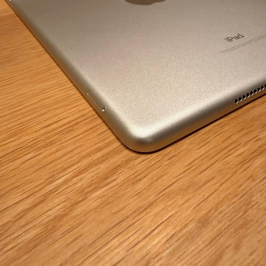 iPad 第5世代 32GB シルバー セルラーモデル 初期化済み　美品