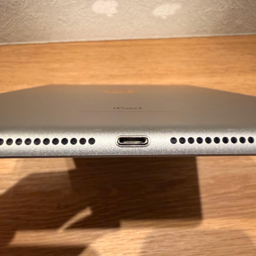 iPad 第5世代 32GB シルバー セルラーモデル 初期化済み　美品