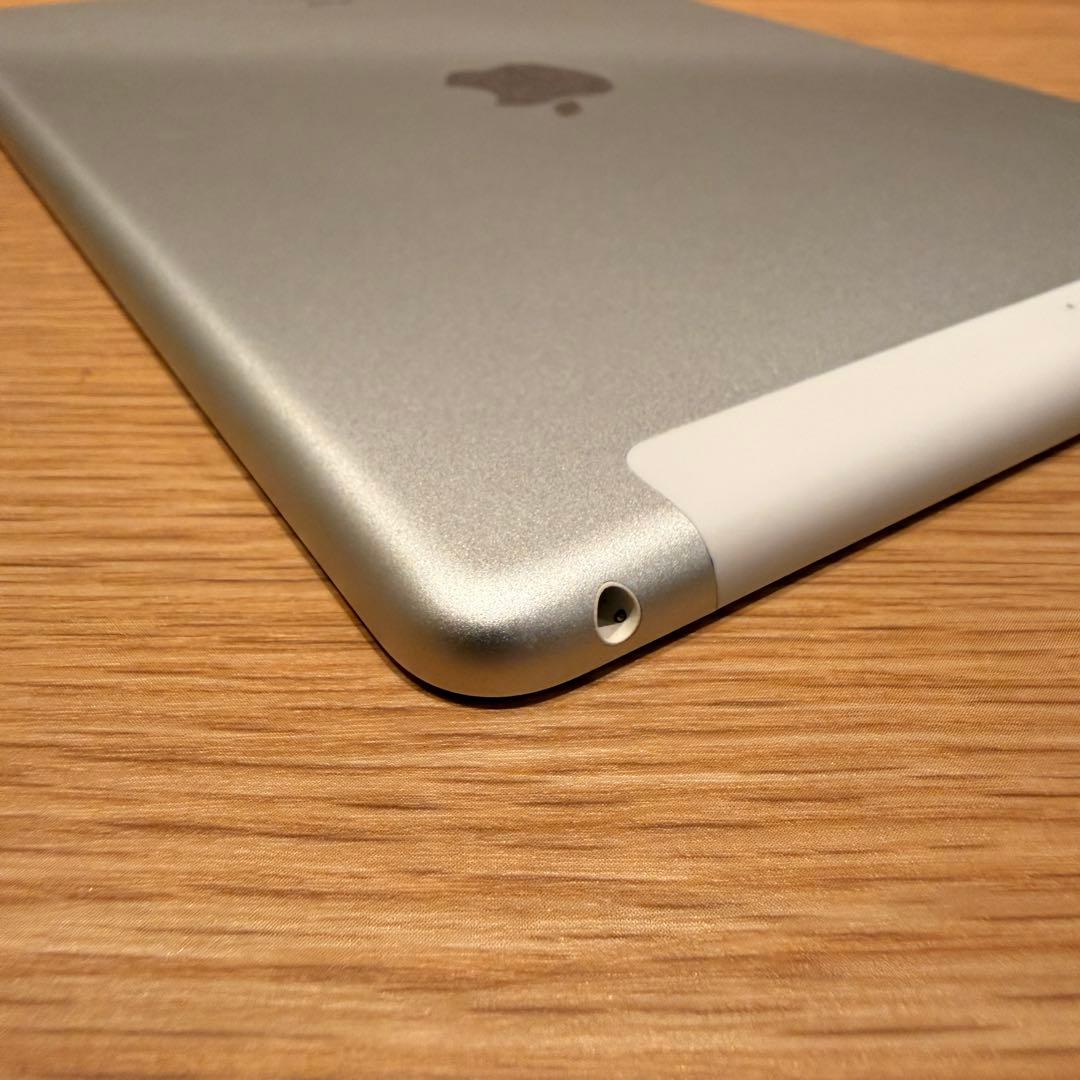 iPad 第5世代 32GB シルバー セルラーモデル 初期化済み　美品