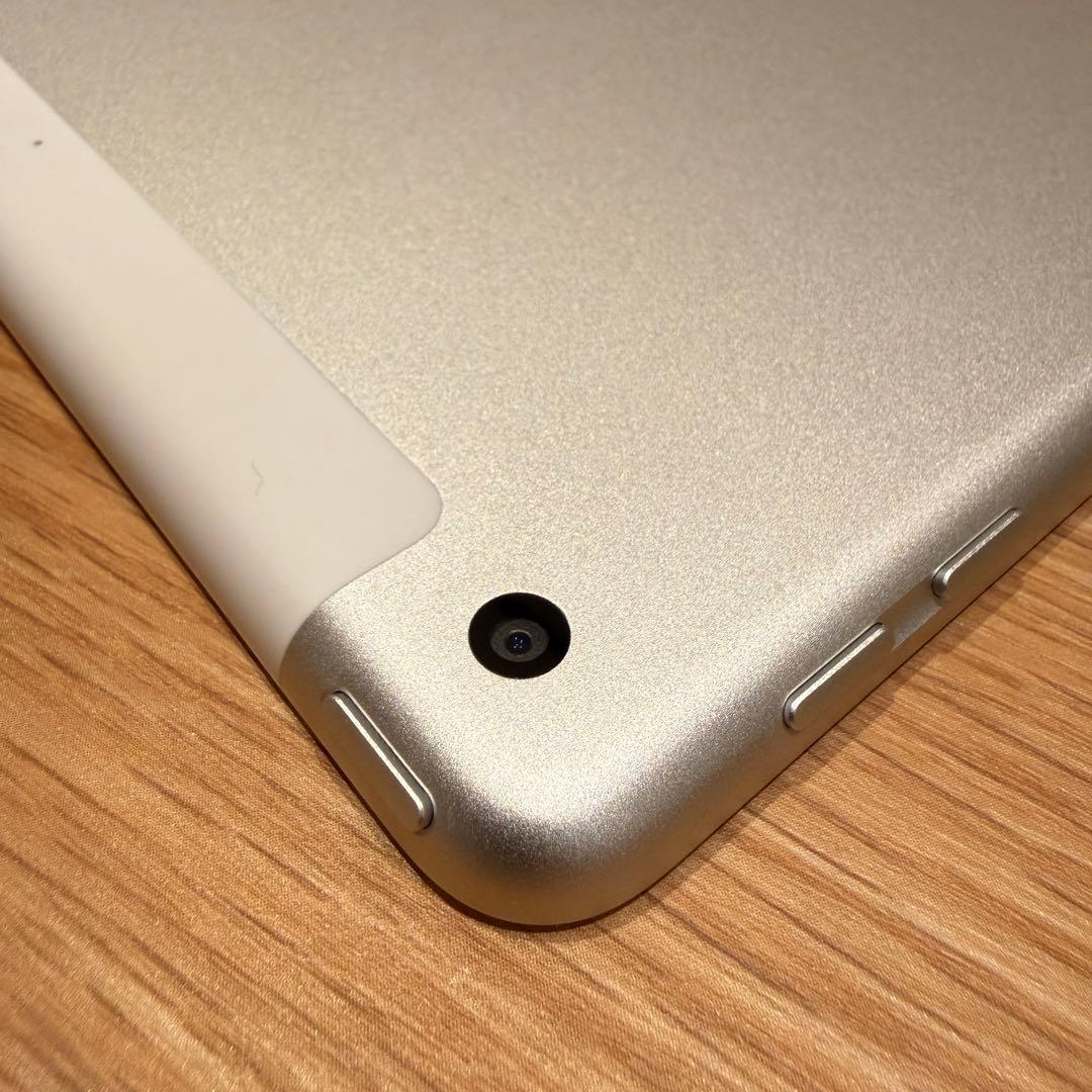 iPad 第5世代 32GB シルバー セルラーモデル 初期化済み　美品