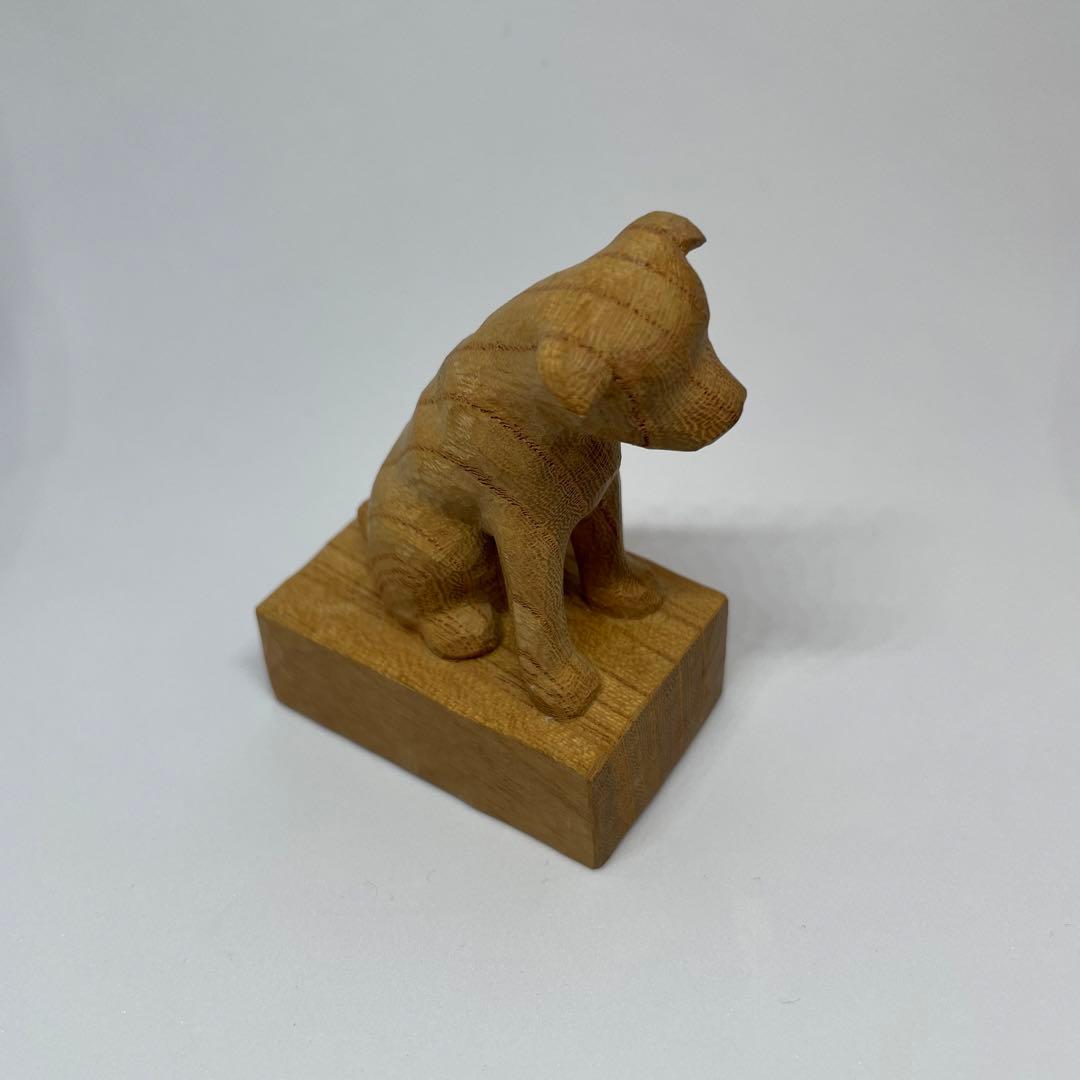 木製 犬の彫刻