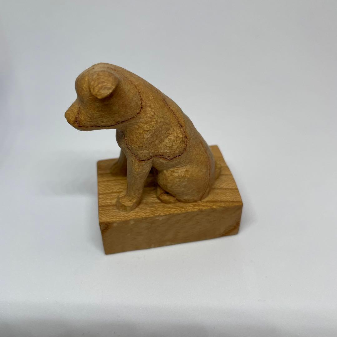 木製 犬の彫刻
