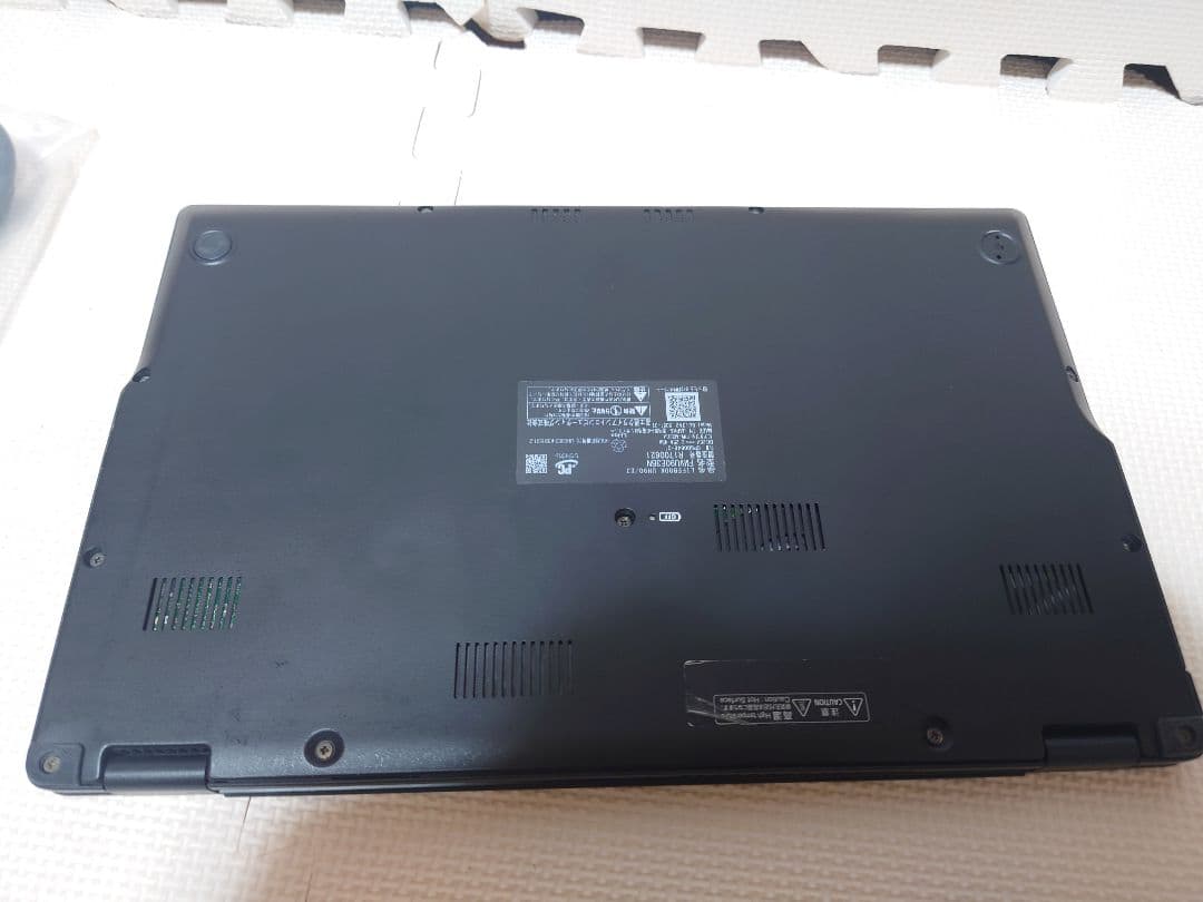 富士通Lifebook/i7-1165G7/16・512G/700g超軽量ノート