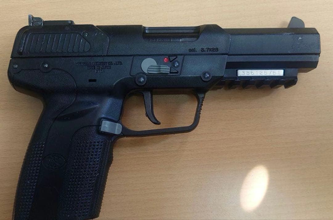 Five-seven トイガン マガジン2本付き