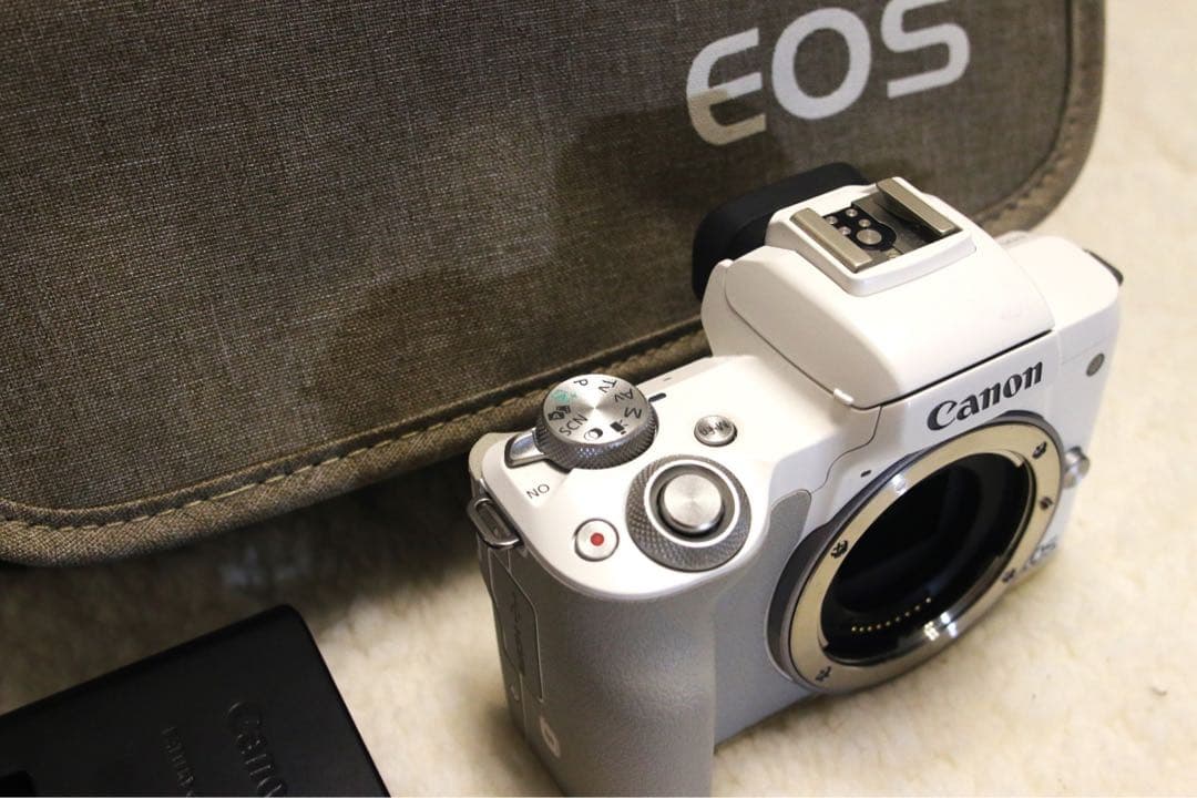 ⭐️美品⭐️ Canon EOS kiss M2ミラーレスカメラ ホワイト