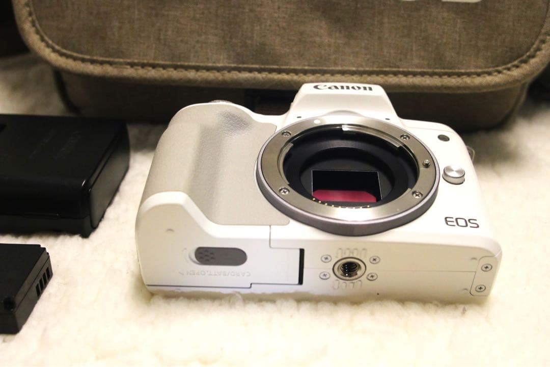 ⭐️美品⭐️ Canon EOS kiss M2ミラーレスカメラ ホワイト