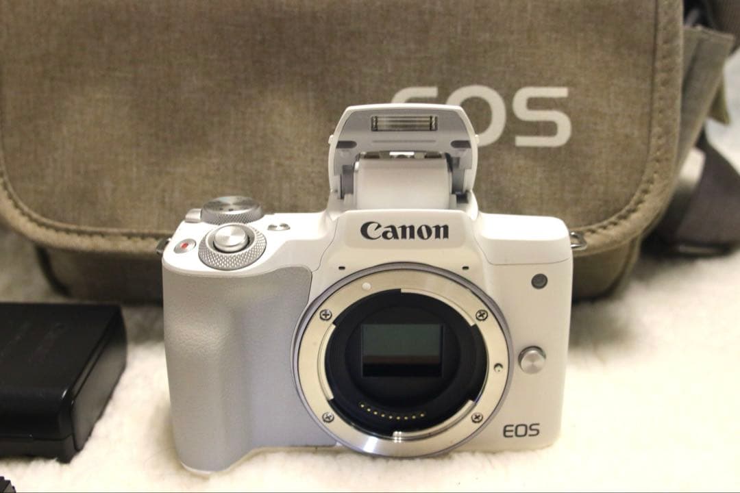 ⭐️美品⭐️ Canon EOS kiss M2ミラーレスカメラ ホワイト