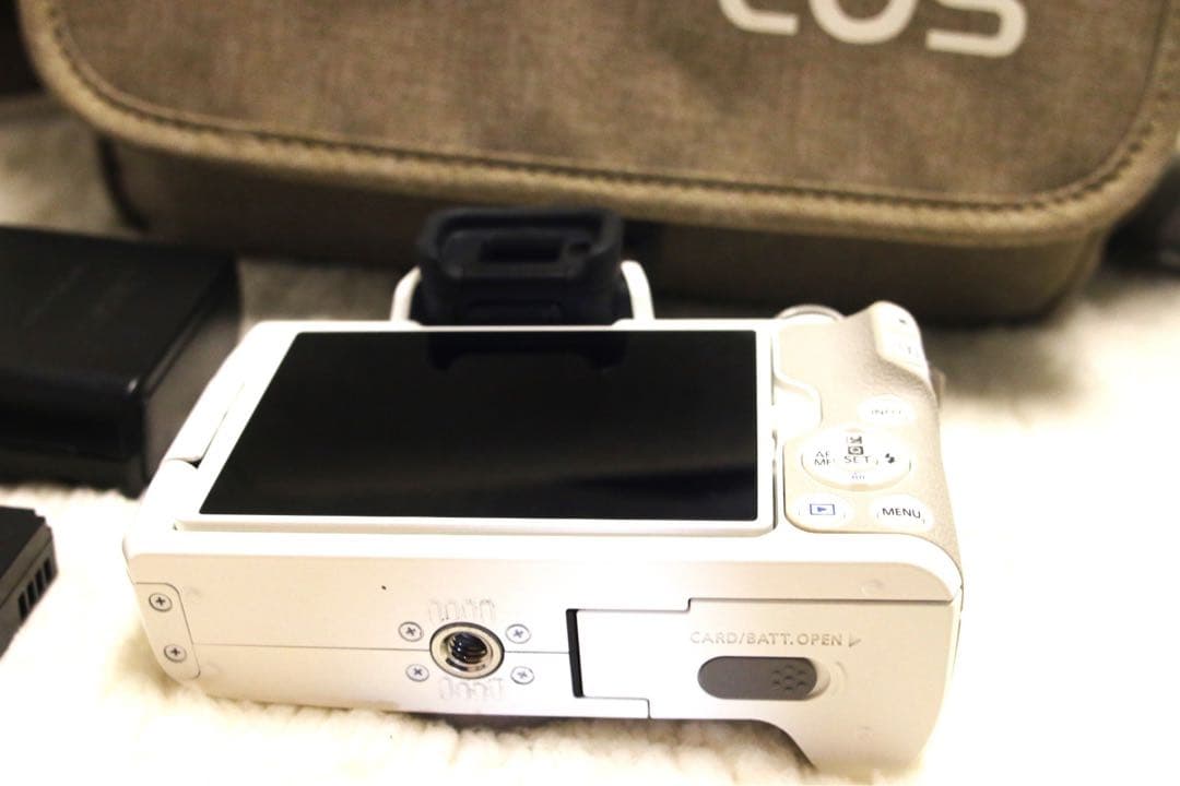 ⭐️美品⭐️ Canon EOS kiss M2ミラーレスカメラ ホワイト