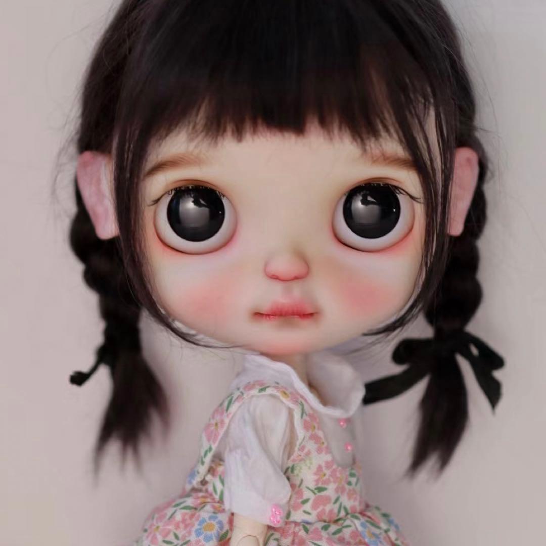 カスタムブライス 海外作家様 下唇を噛む 恥ずかしがり屋 まんまるお目目ちゃん