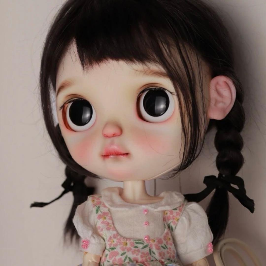 カスタムブライス 海外作家様 下唇を噛む 恥ずかしがり屋 まんまるお目目ちゃん