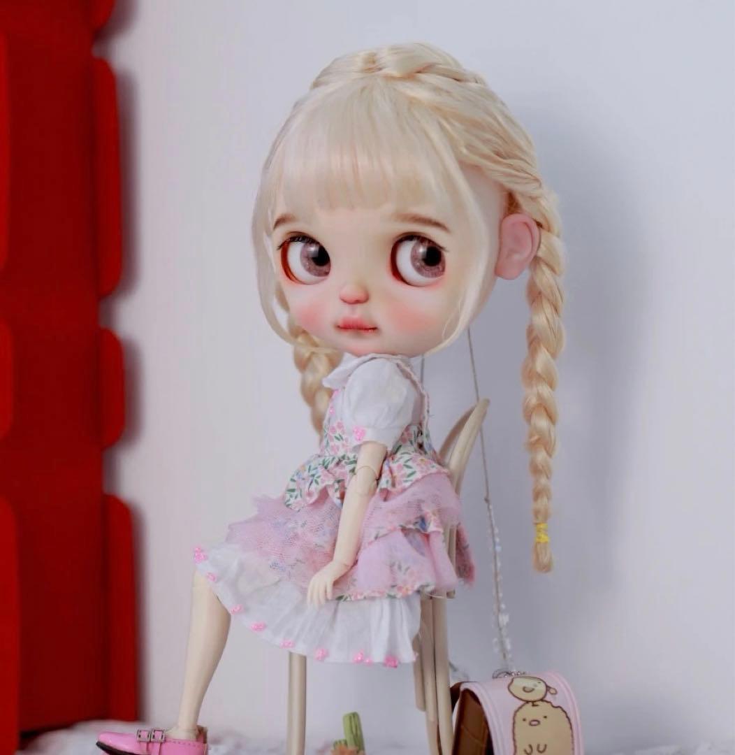 カスタムブライス 海外作家様 下唇を噛む 恥ずかしがり屋 まんまるお目目ちゃん