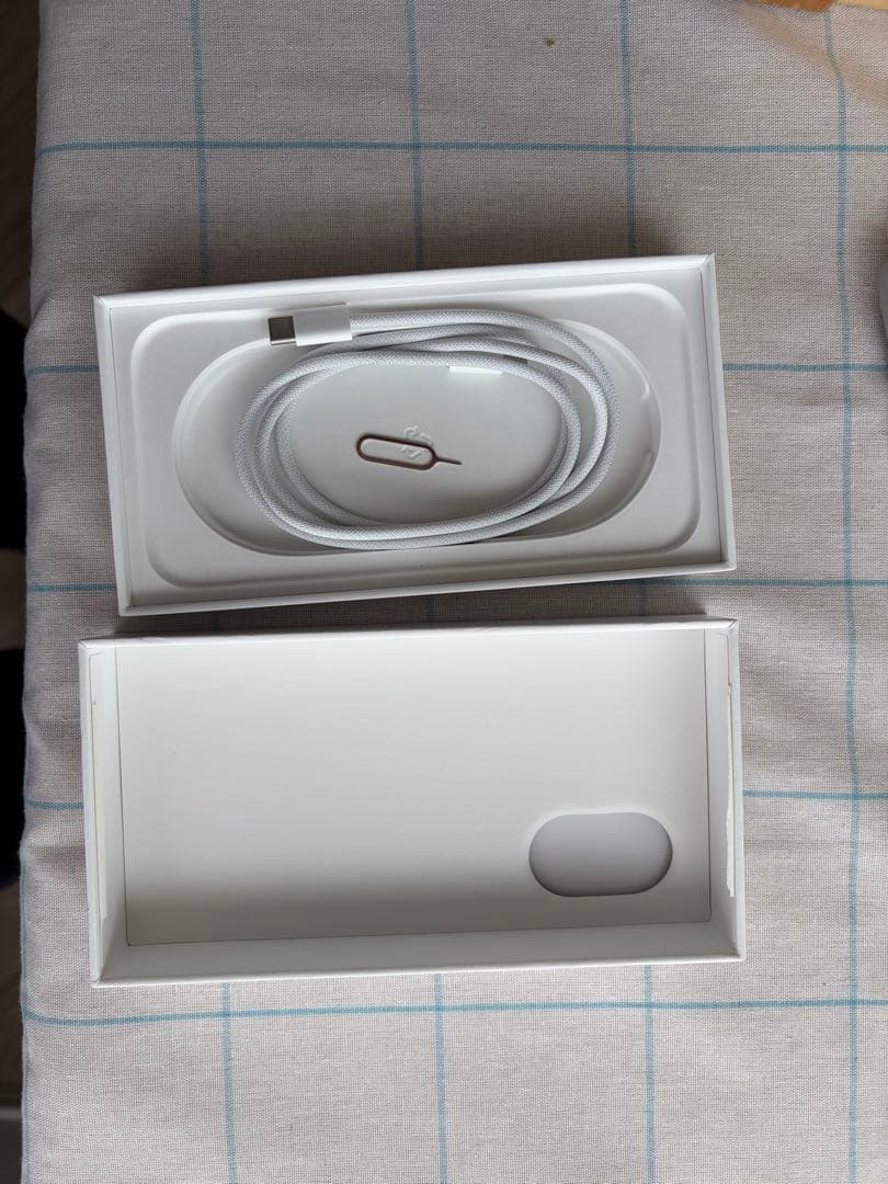 さ*く様 iPhone16 128GB ホワイト　SIMフリー
