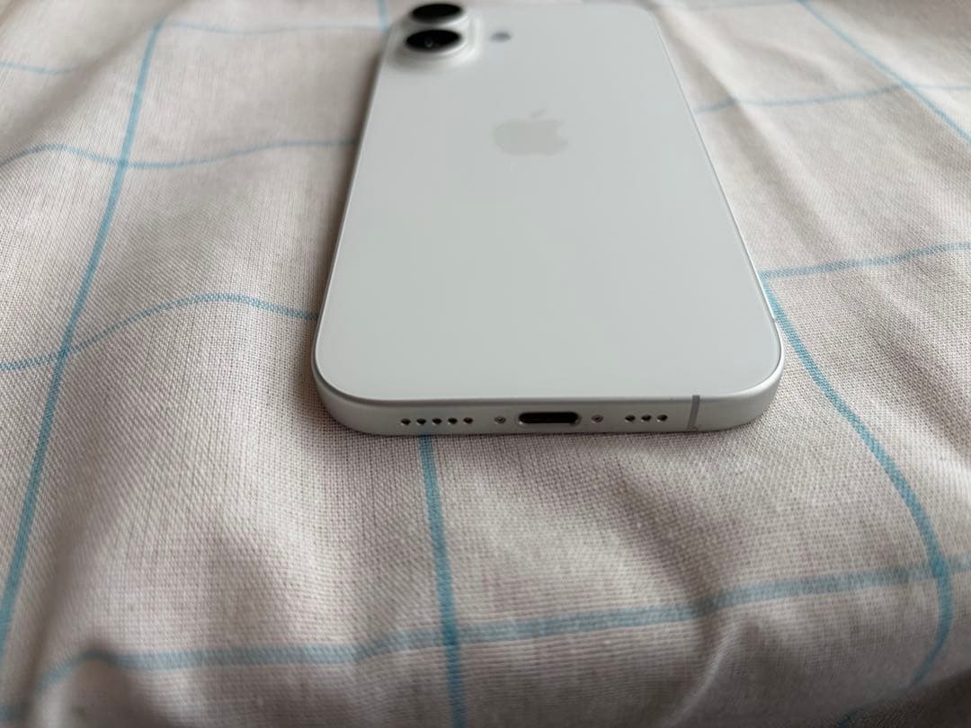 さ*く様 iPhone16 128GB ホワイト　SIMフリー