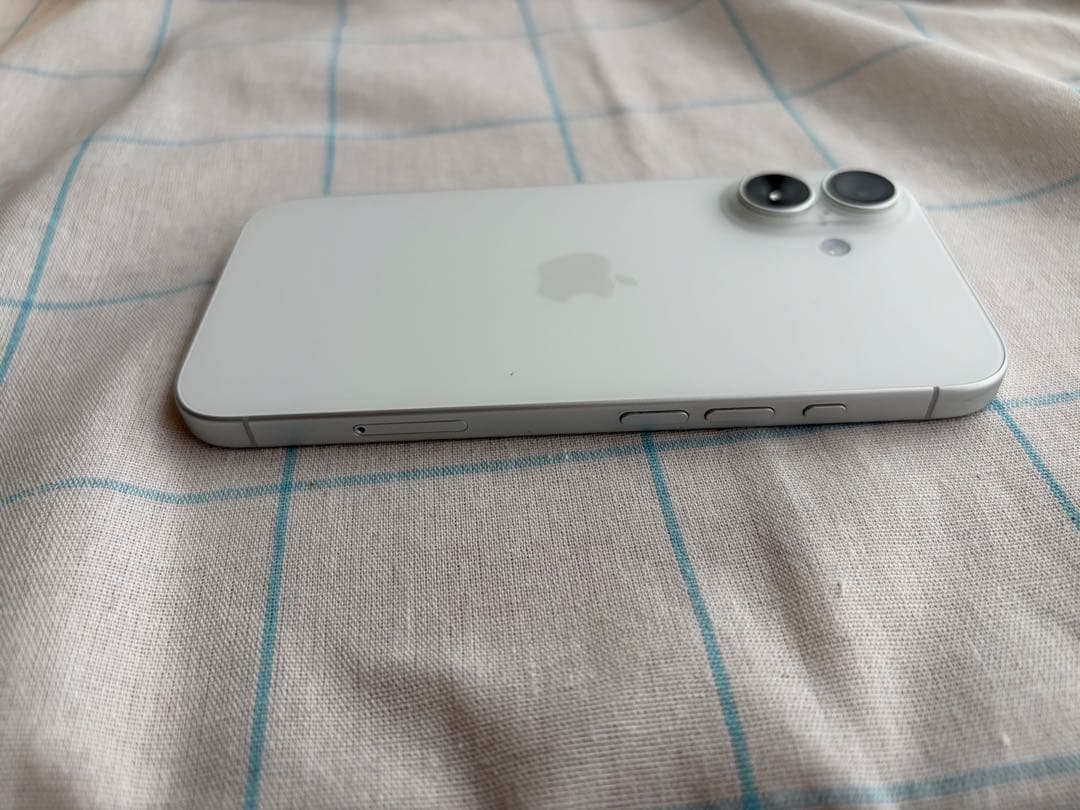 さ*く様 iPhone16 128GB ホワイト　SIMフリー