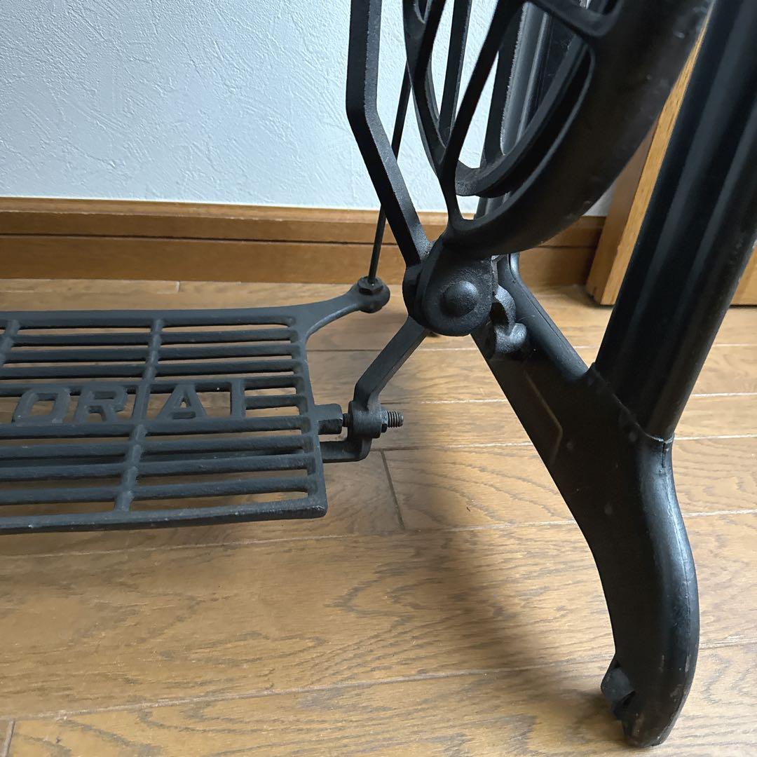 ミシン型テーブル　アンティーク風　小型　キャスター付き　アイアン　木製テーブル