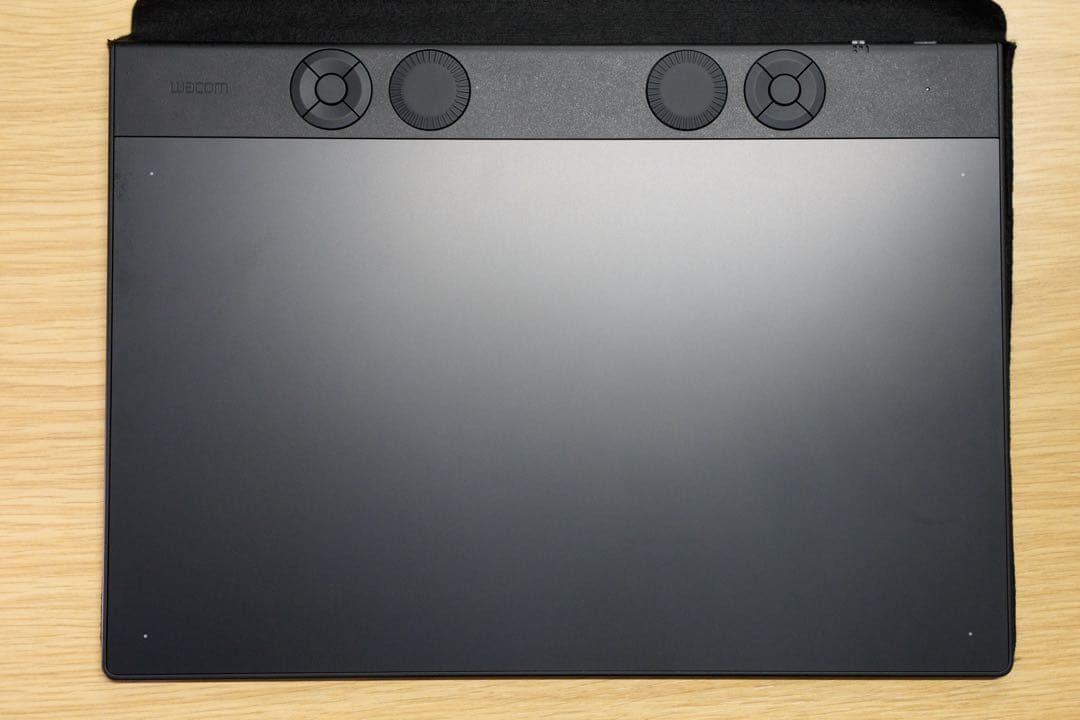 Wacom Intuos Pro medium 板タブ