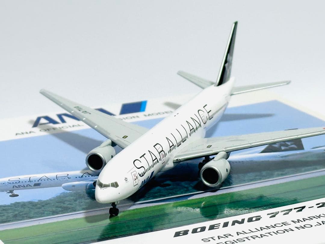 全日空商事 1/400 B777-200 スターアライアンス NH40002