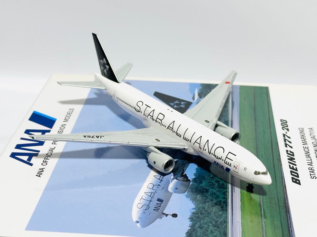 全日空商事 1/400 B777-200 スターアライアンス NH40002