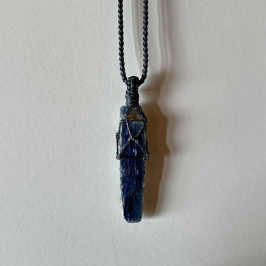 カイヤナイト ネパール産 ＊ ハンドメイド マクラメペンダント ネックレス ②