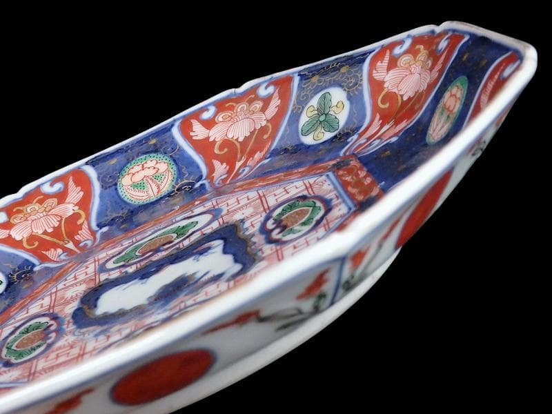 大聖寺伊万里　金襴手　菊花四方襷紋に団龍紋の図　７寸皿　607AS-DAg