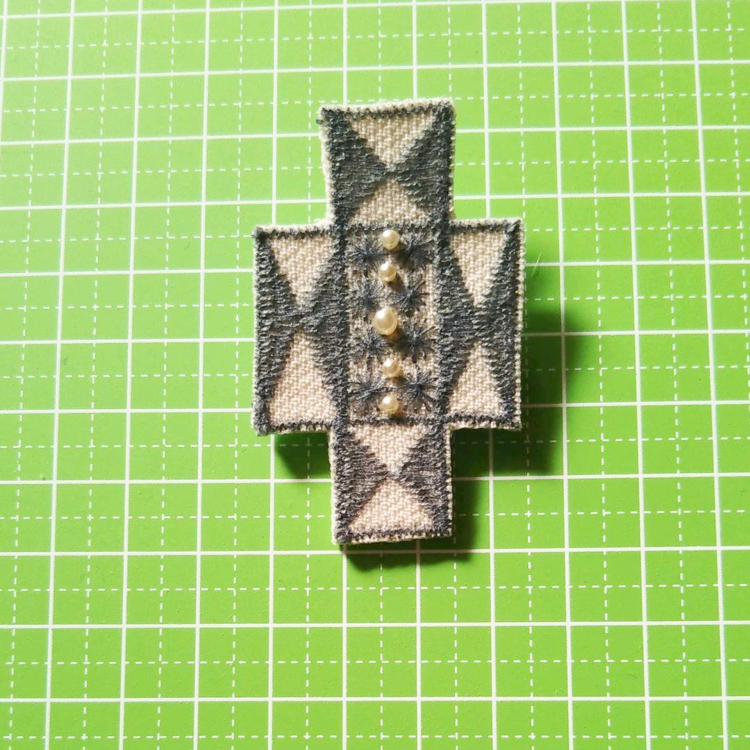 ⚠️商談中 10-99ハンドメイド ブローチアクセサリー ミナペルホネン生地使用