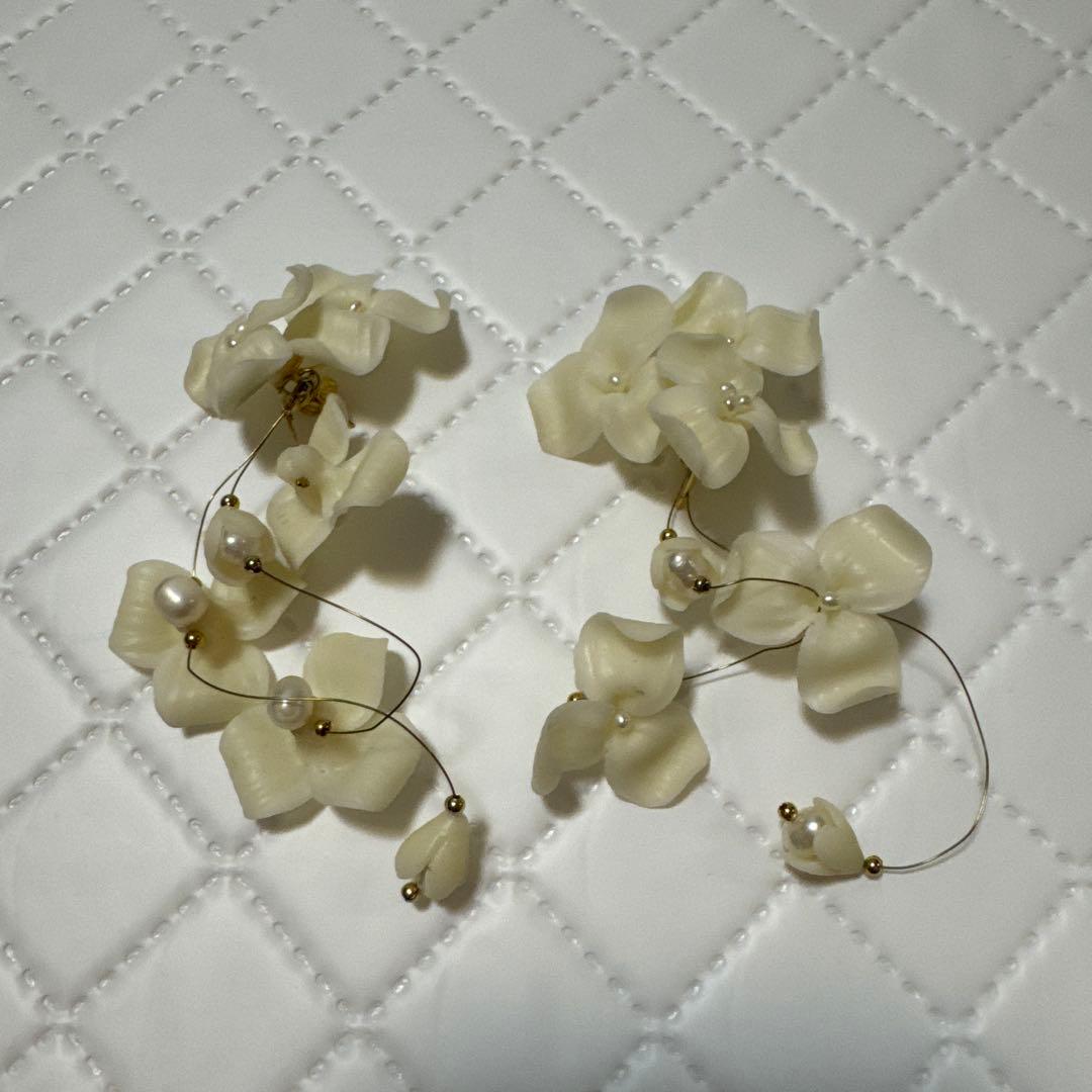 coussinet fleur ピアス