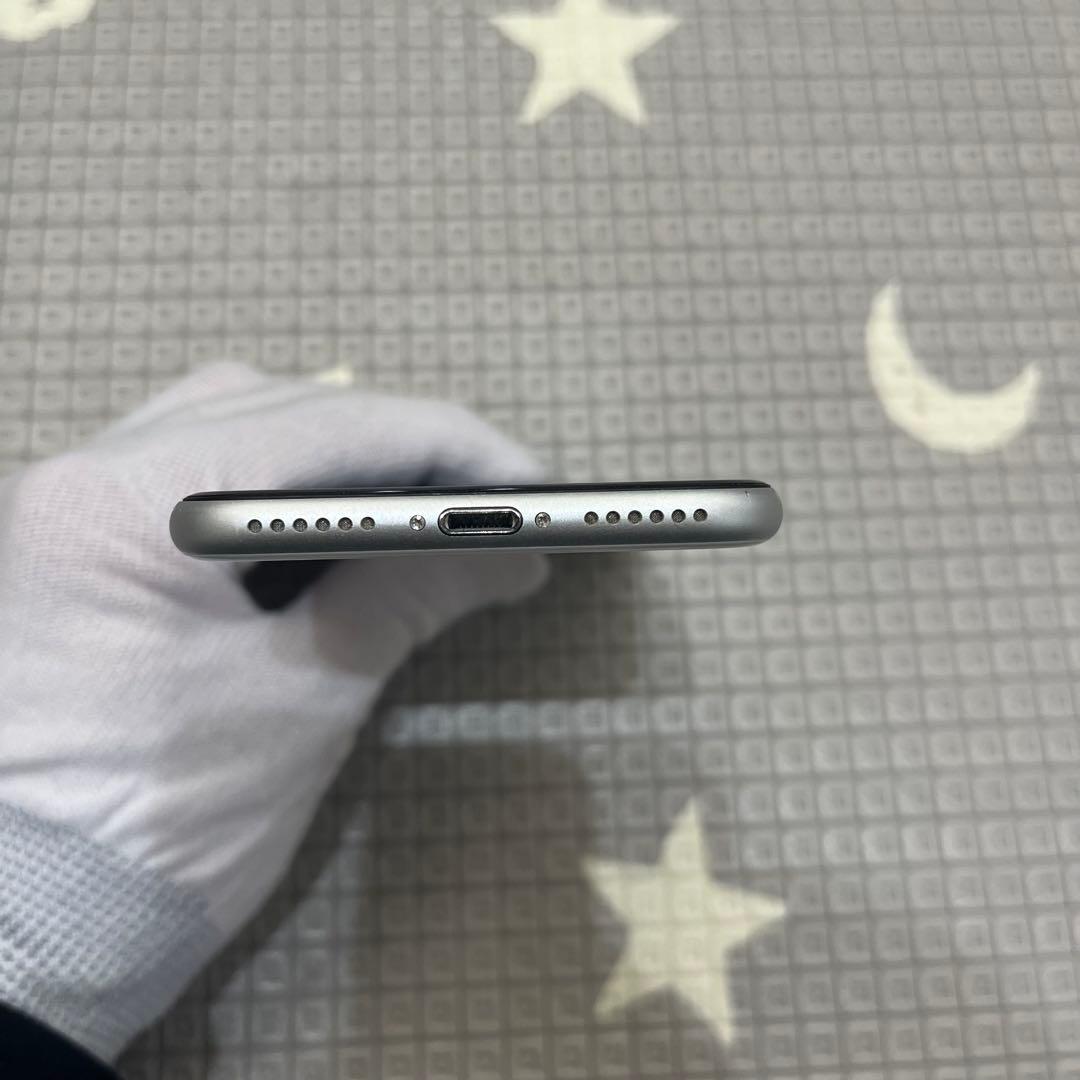 iPhone SE (第2世代) ホワイト 本体　64GB