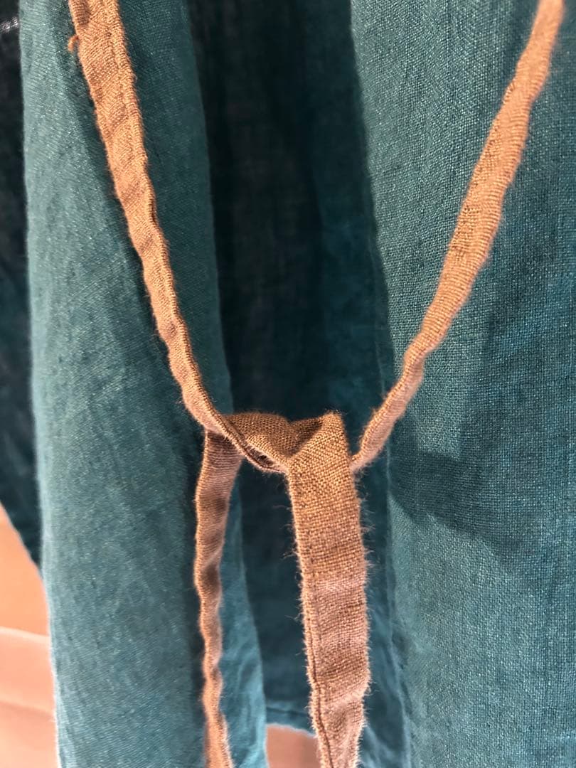 新品未使用　リーノエリーナ　フルエプロン マノン ブルーパヴォーネ　リトアニア製